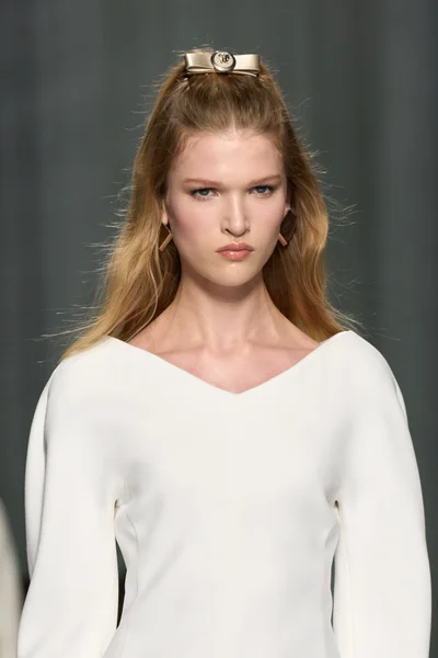 Look 27